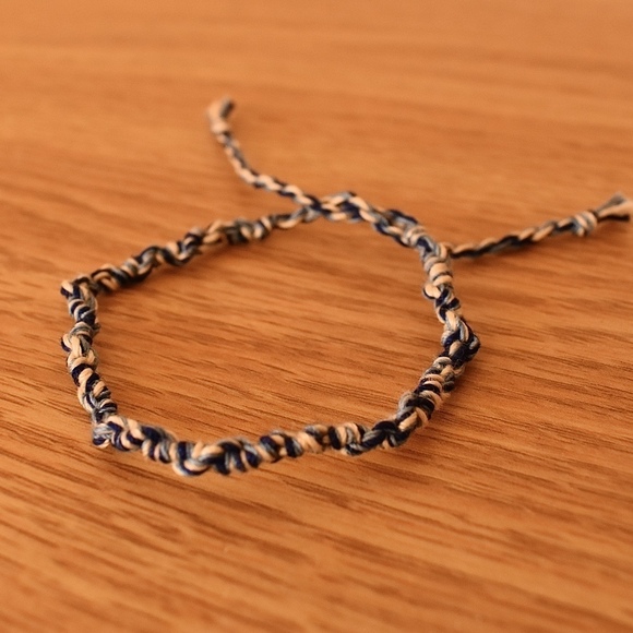 10/$25 Blue and Cream Woven Bracelet - Picture 1 of 1